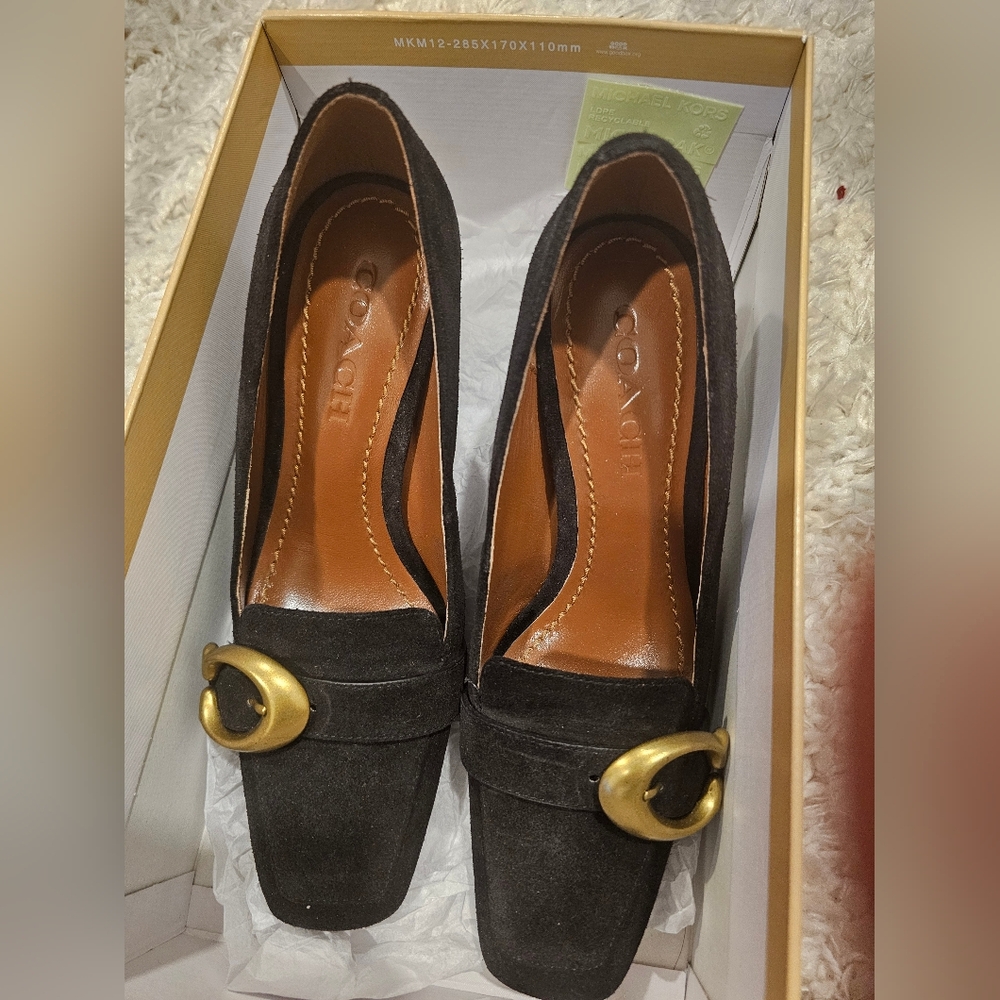 Coach black suede pumps with golden logo!